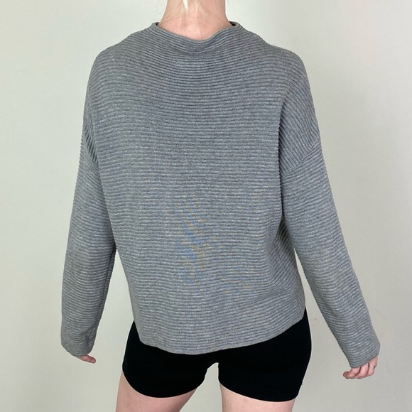 H&M Basic Gray Ribbed Sweater Size Small - Picture 2 of 4
